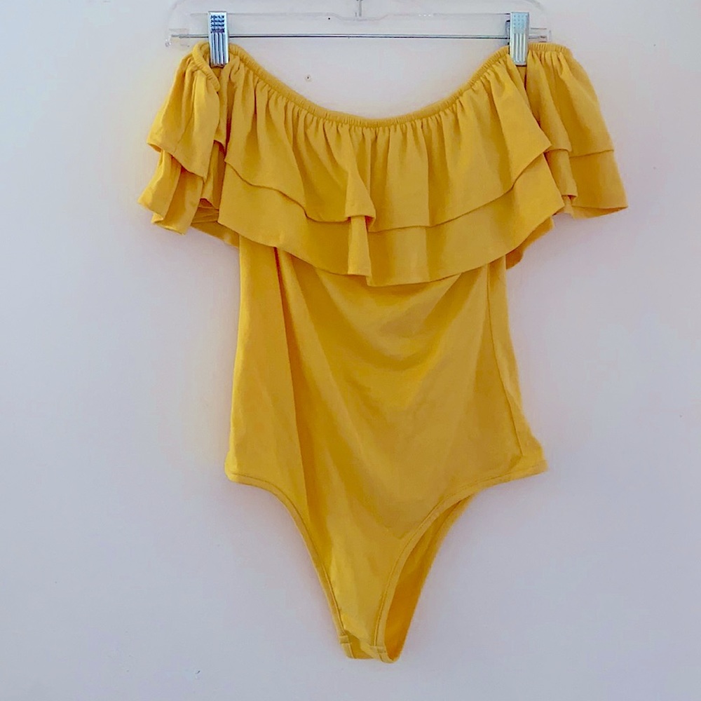 Cute goldy/yellow bodysuit never worn! no stains!